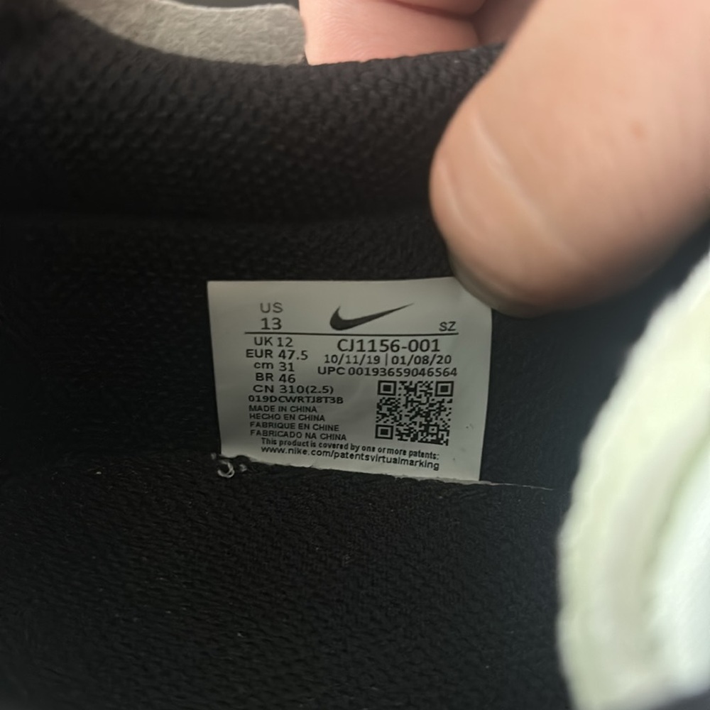 Nike Black and Green Men's Shoes - Picture 5 of 5